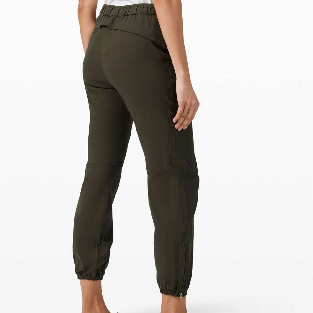 Lululemon Essential Affinity Mid Rise Jogger